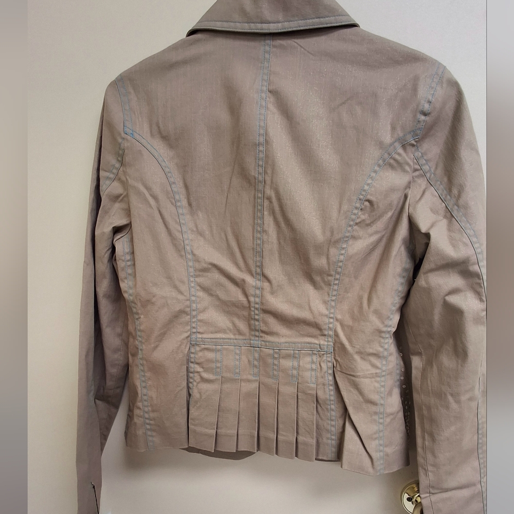 Blazer - Picture 4 of 10